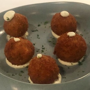 Croquetas de Bacalao o Jamon Serrano 8 und