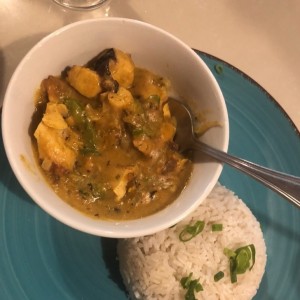 Pulpo curry y leche de coco
