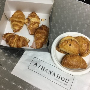 Croissants de Jamon y Queso y Empanadas de Queso