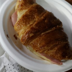 croisant jamon queso mozarella