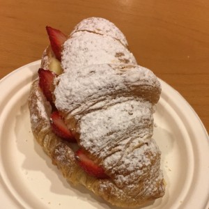 croissant de fresas y crema