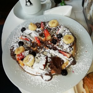 waffle con frutas de la temporada