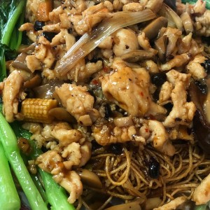 Chow mein con pollo