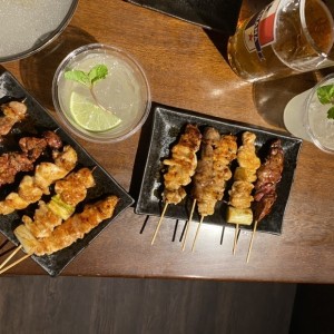 Yakitori combo y mojito de sake 