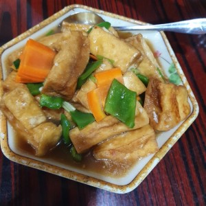 Tofu salteado y Vegetales