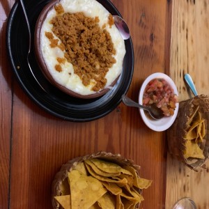 Queso fundido con chorizo