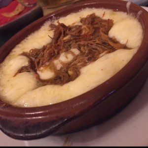 Queso fundido con carne