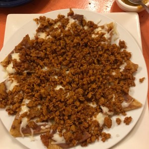 Nachos con Chorizo