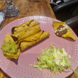 TACOS FRITOS DE POLLO