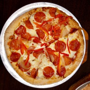 Pizza con Cebolla y Peperoni