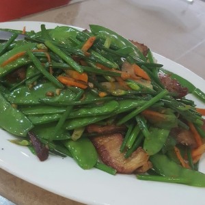 Olantau con Kau choy y puerco