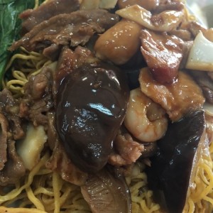 Chow Mein con fideos tostaditos