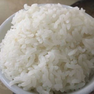 Taza de arroz blanco
