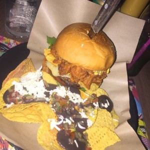 hamburguesa: se me chispoteo con nachos 