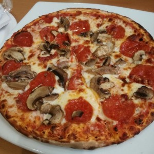pizza Salvatore 