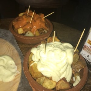 papas bravas y papas alioli