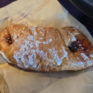 Croissant de Queso Crema y Guayaba