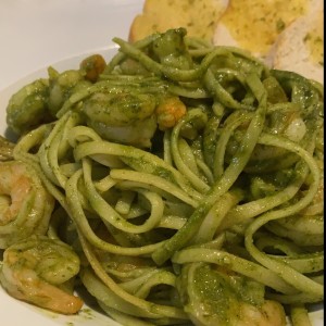 Linguine al pesto con camarones