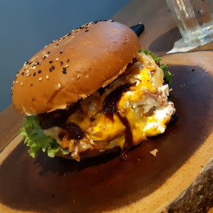 4 Cheeses Burger