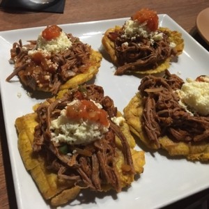 Patacones con ropa vieja