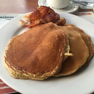 Pancakes & bacon