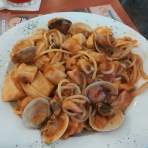 spaghetti con mariscos