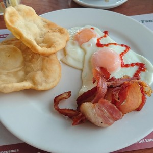 Huevos fritos con hojaldre