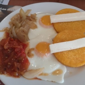 huevos con cebolla y tomate