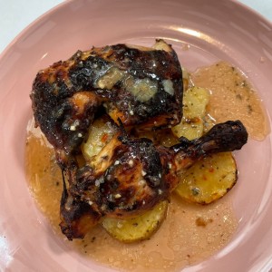 Pollo horneado con papas pisada