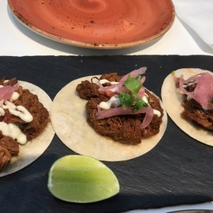 tacos de ropa vieja (entrada) 