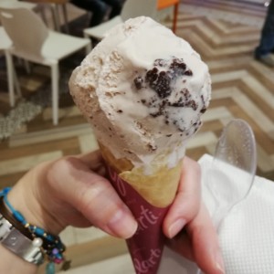 cono de helado de brownie