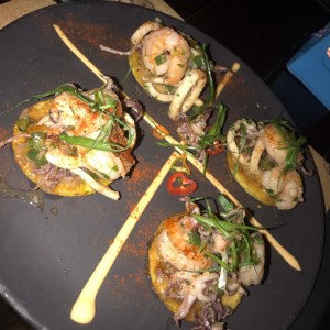 CHEF'S SPECIALS - TOSTONES DE MARISCOS