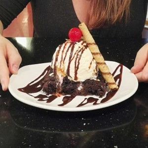 Brownie con helado