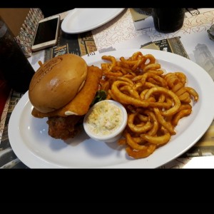 Hamburguesa de pollo apanado 