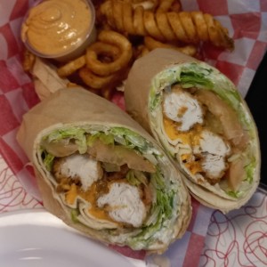 Chicken wrap con papas curly