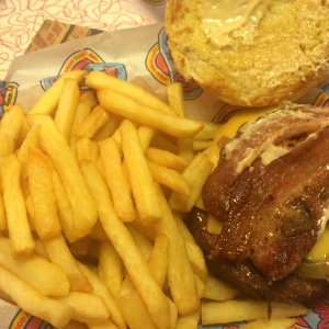 Bacon Burguer with fries