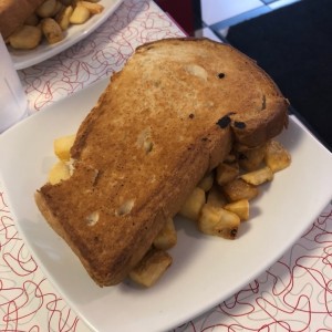 papitas y oan que vienen con el desayuno 