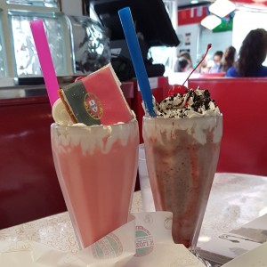 Batidos de cereza y de fresa y oreo