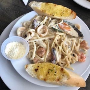 Linguinni Fruti Di Mare