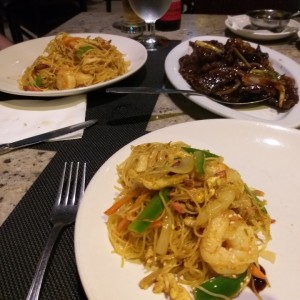 fideos Singapur y Mongolian beef