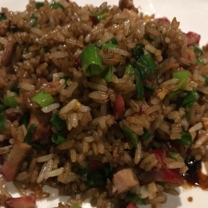 Arroz frito tradicional con puerco