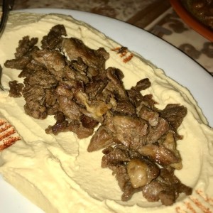 Hummus con carne