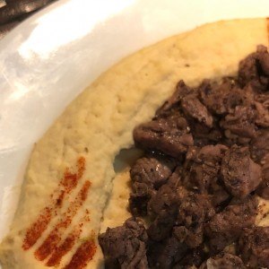 hummus con carne