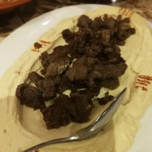 Hummus con carne