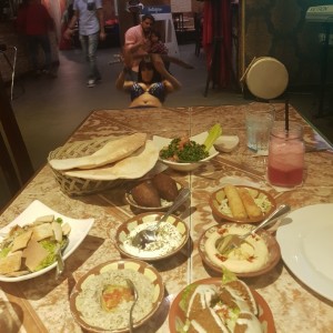 plato libanes para dos(falta una bandeja)