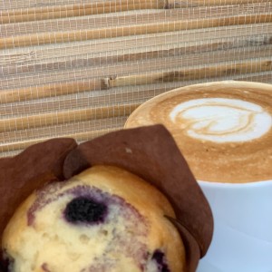muffin de blueberry & capuchino