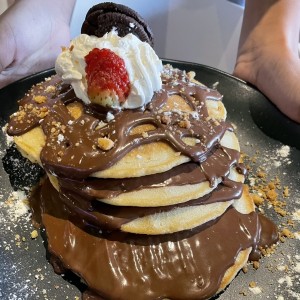 Pancake con sirope de chocolate