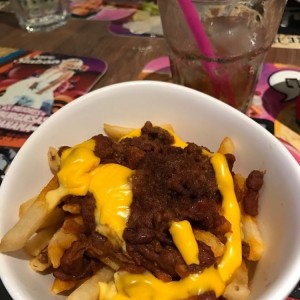 chili fries con extra bacon