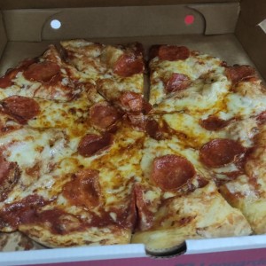 Pizza peperoni 12" 3.99$