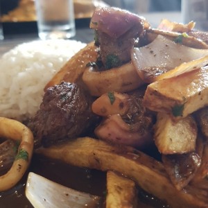 Lomo saltado Mar y Tierra 